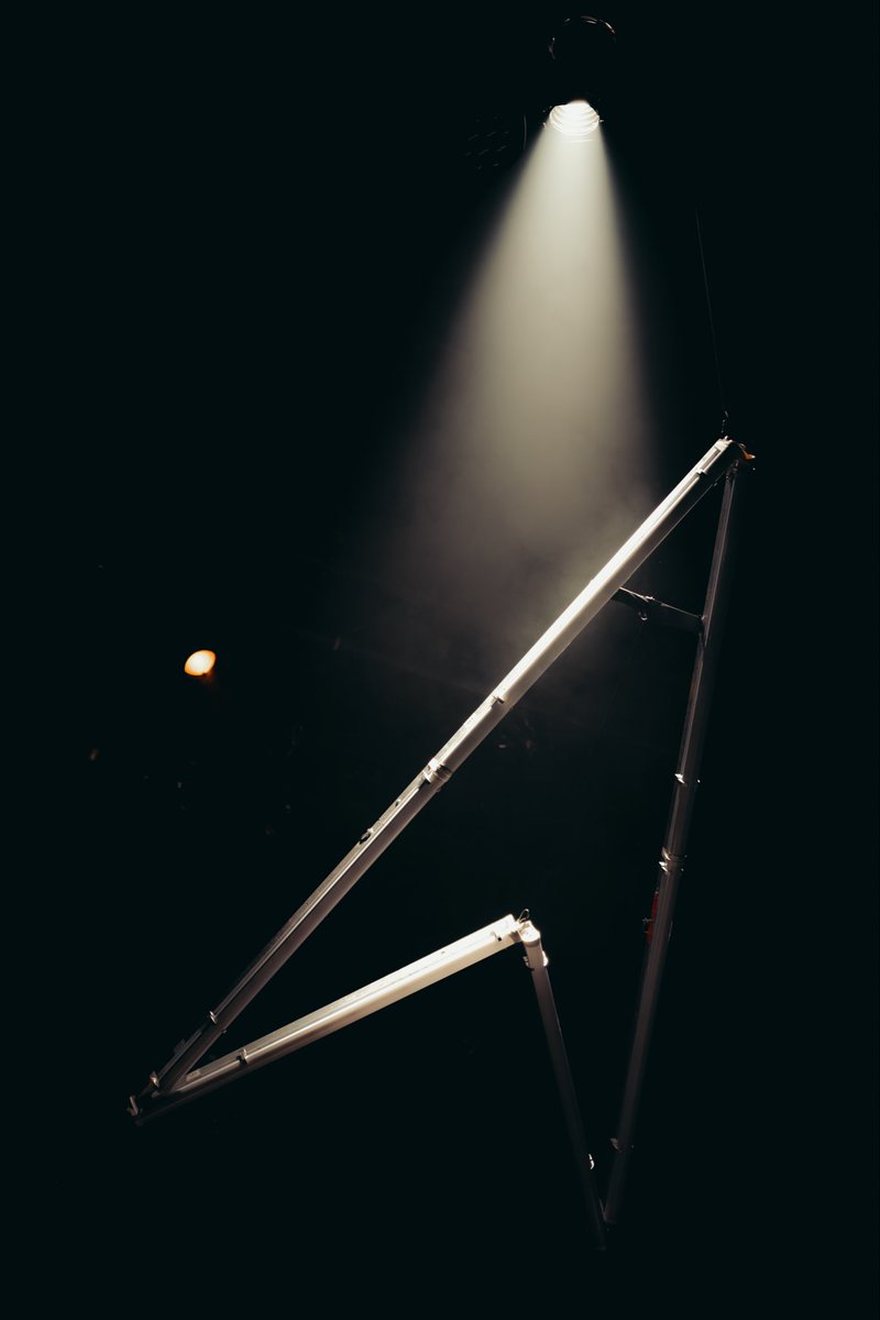 HunterHayes's tweet photo. A quick cheers to the Evergreen Tour mascot… THE PAPER AIRPLANE! If you’ve been with me for a bit, you know that I connect with Airplanes/Aviation in more ways than one. For music, I love the idea that a paper airplane can represent a song, and the way it floats through the world even if just to find one person who needs to hear it… I wanted it to look like it was floating over all of us on this tour for the whole show! ✈️ Now that chapter one of the tour is complete, I have to wait until the next time we get to see the paper airplane take flight…

Tickets for the added dates of the Evergreen Tour go on sale tomorrow at noon local time🌱

📸: @samsabinash