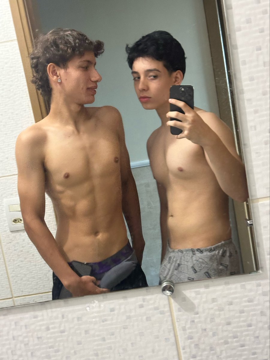 jeanlindoo2's tweet photo. putaria gostosa com ele 

https://t.co/3KWHF6s6Ns https://t.co/VMcvvGRA0q