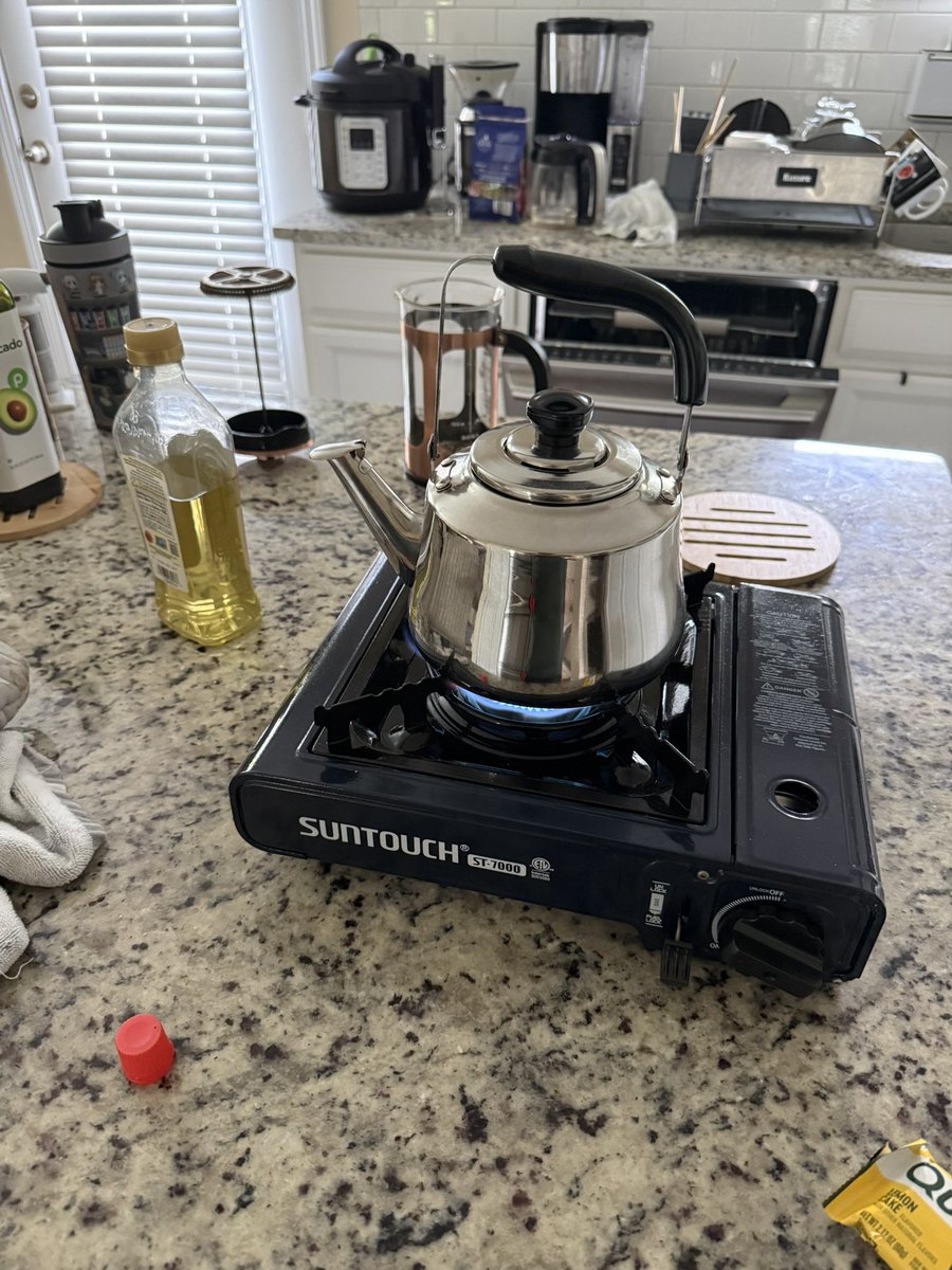 dot_Nova's tweet photo. Power outage won’t stop my teatime https://t.co/EEUaxV09jo