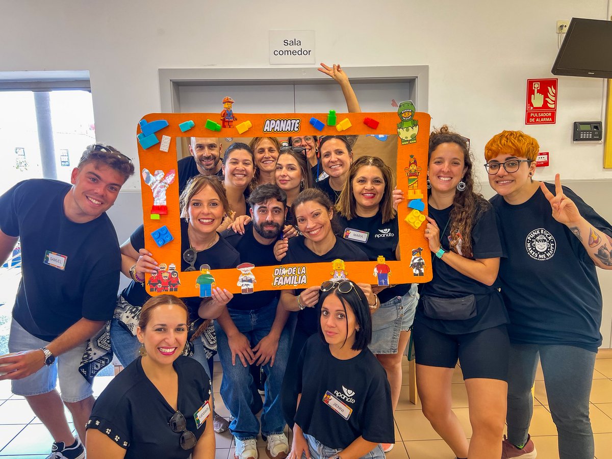 APANATE's tweet photo. 👨‍👩‍👧‍👦✨ Así vivimos el Día de las Familias 2026 en APANATE: concurso de talentos, zumba, talleres, juegos, música y muchísima convivencia 💛

Gracias a todas las personas y entidades que lo hicieron posible 🤝♾️

#APANATE #Autismo #TEA #DíaDeLasFamilias https://t.co/R3SzmhzO69