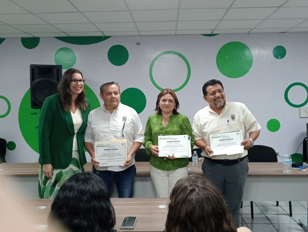 daea_ujat's tweet photo. Se realizó la actividad “Professional Passport: From Classroom to Success”, organizada por estudiantes del grupo BAIDI de la Licenciatura en Idiomas, como parte de la asignatura Desarrollo de Competencias Profesionales impartida por la Dra. Giselle Olivares Morales. https://t.co/ADAkjlfR4J