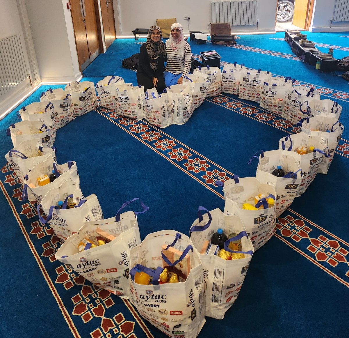 FelthamFoodBank's tweet photo. On Sunday 24 May, we distributed Eid packs donated by our wonderful local community. Huge thanks to Aytac Foods, Lindt, Ashford &amp; Staines Community Centre, and the Sunday school children who helped assemble them. The packs were happily received by our users. What a community! https://t.co/MswtpZY3nt