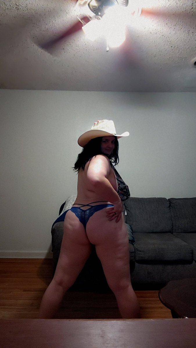 QueenBubbles97's tweet photo. Daddy's thick cowgirl https://t.co/ILC1n1k1rh