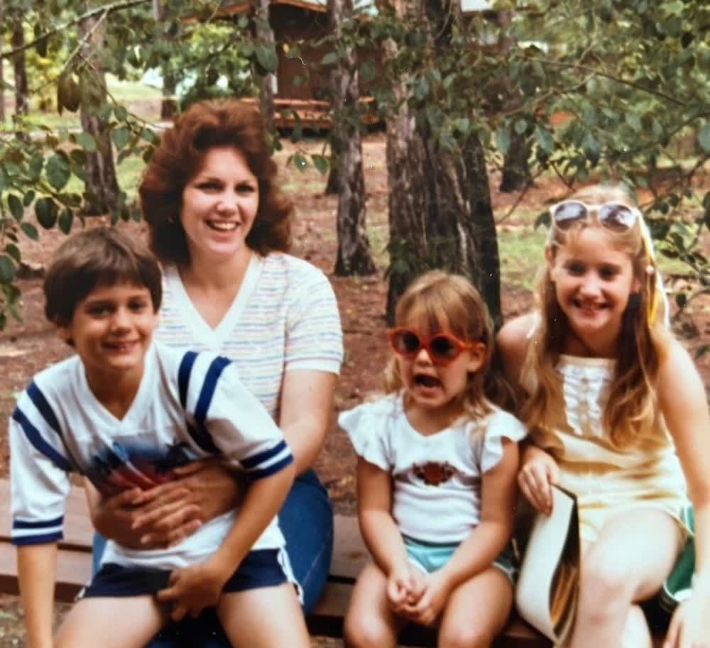 VT_Mom's tweet photo. "I think I'm mourning a time that doesn't exist anymore, nostalgia at its finest."

https://t.co/8Xhrm9yPg3 https://t.co/CRonnxF2CL