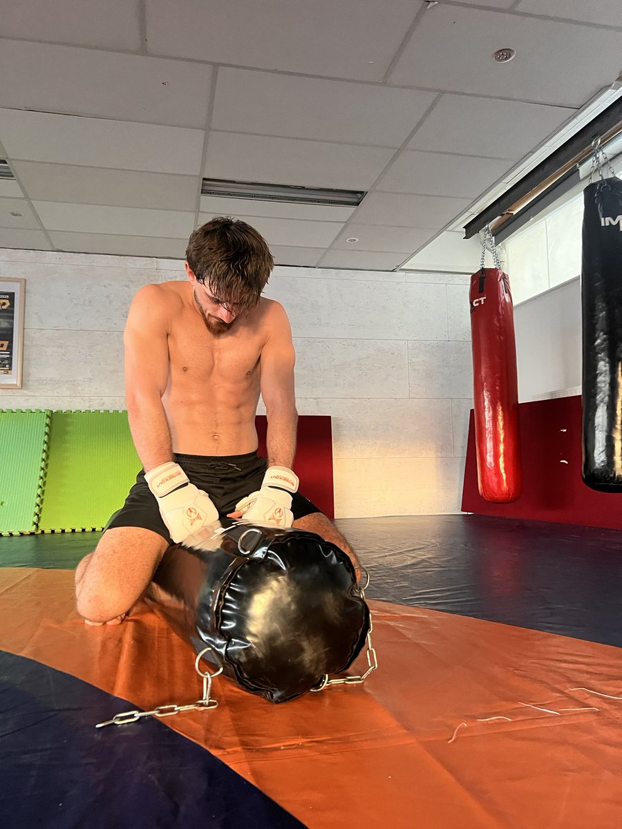 stivenaz98's tweet photo. Soon 🥊 https://t.co/kXrGTGn4UT