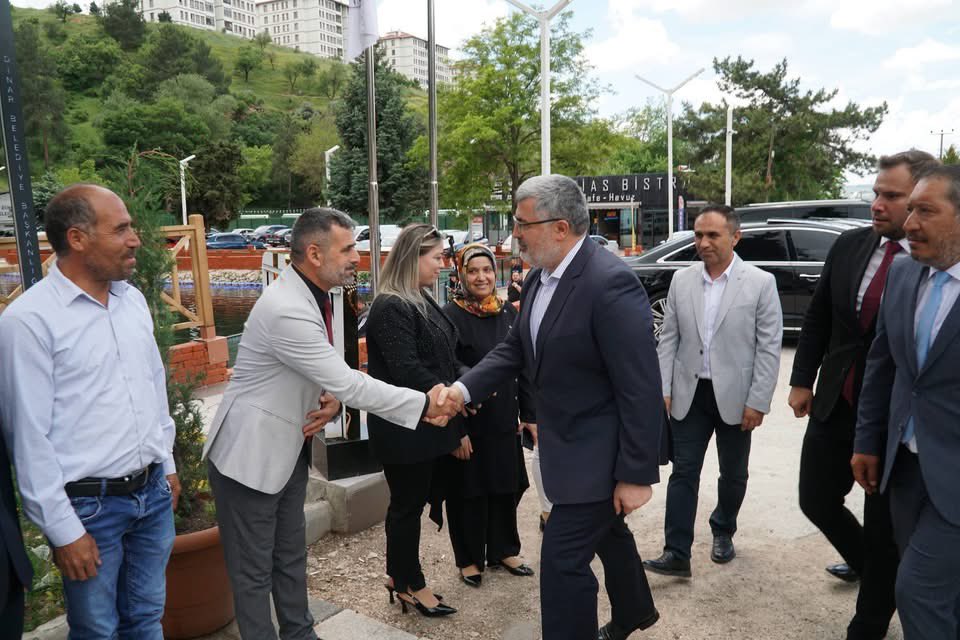 tayfunsanli's tweet photo. 📍Dinar 

Milletvekilimiz Ali Özkaya, İlçe Başkanımız Hüseyin Demir, Belediye Başkanımız Veysel Topçu ve teşkilatımız ile bayramlaşarak Kurban Bayramı’nın sevincini paylaştık. @avaliozkaya https://t.co/I6cTH4ARa8