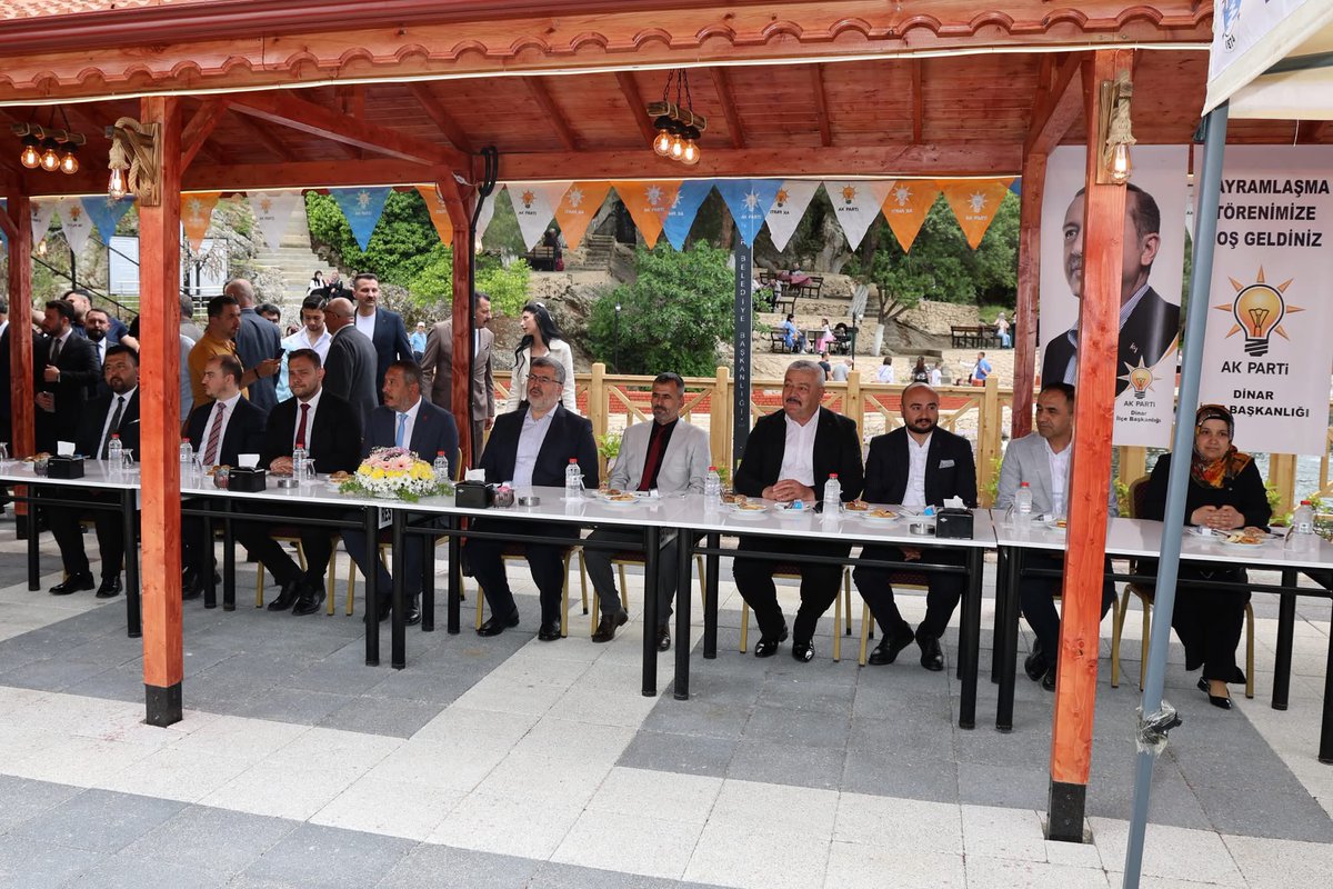 tayfunsanli's tweet photo. 📍Dinar 

Milletvekilimiz Ali Özkaya, İlçe Başkanımız Hüseyin Demir, Belediye Başkanımız Veysel Topçu ve teşkilatımız ile bayramlaşarak Kurban Bayramı’nın sevincini paylaştık. @avaliozkaya https://t.co/I6cTH4ARa8