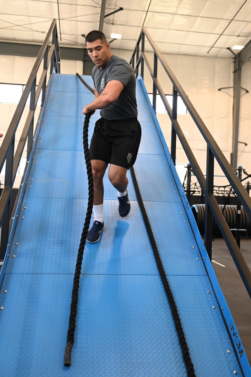ILStatePolice's tweet photo. Fitness is built into the ISP culture. Keeping your mind and body in shape is crucial to performing the critical duties this career demands. Is building a career where being ready, staying healthy, and pushing yourself important to you? Then this is your opportunity. Apply by June 1, 2026 at https://t.co/kNPoObRvuP #FitnessForLife #StayStrong #IllinoisJobs