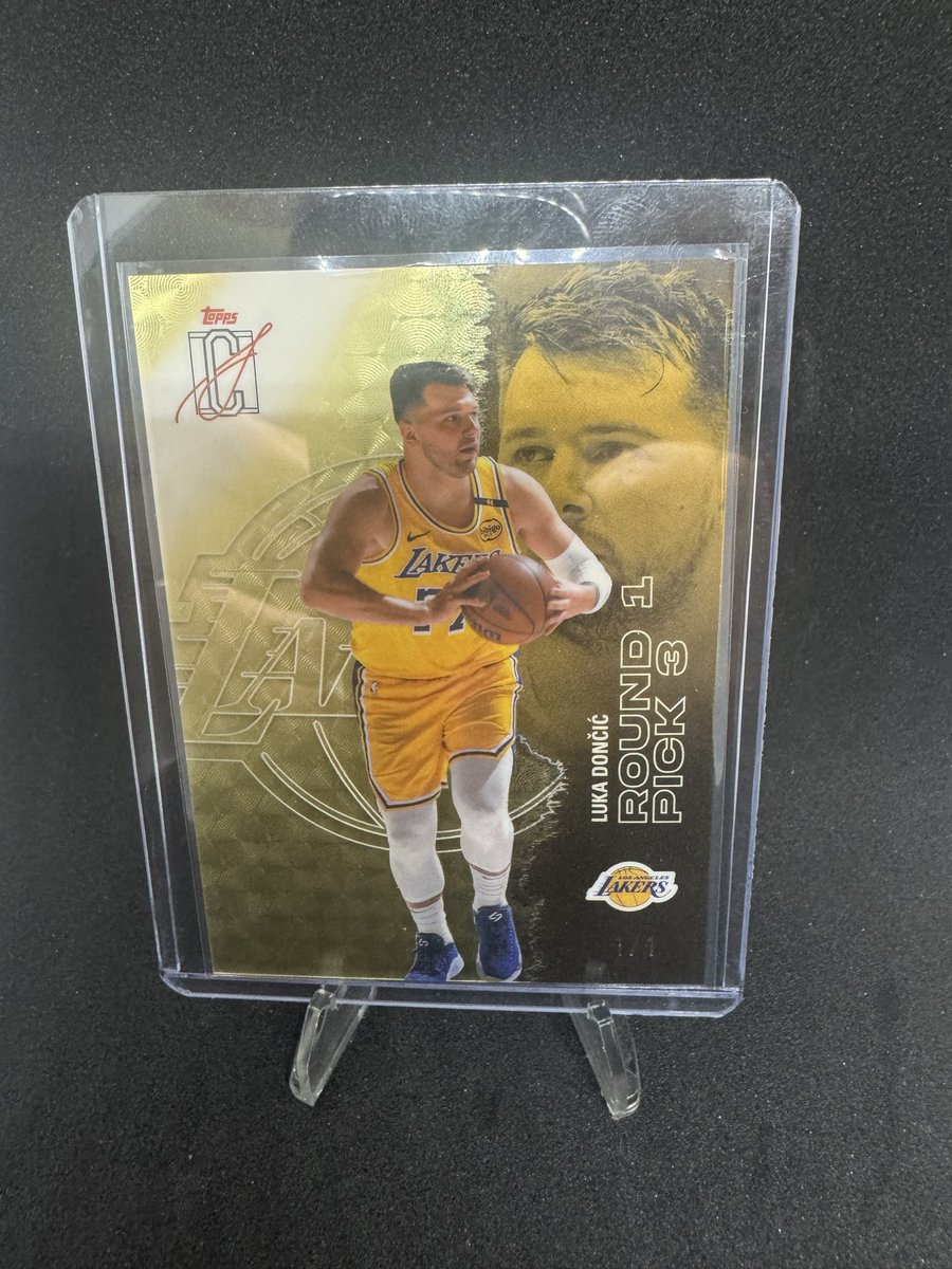 utdad21's tweet photo. Goodness gracious. Taking offers!! 2025 Finest did $72k, what’s this one bring?
@paullydoughnuts 
@CardsMax 
@NoHoldsCards 
#thehobby
#milltownstack https://t.co/ykFO6mLApd