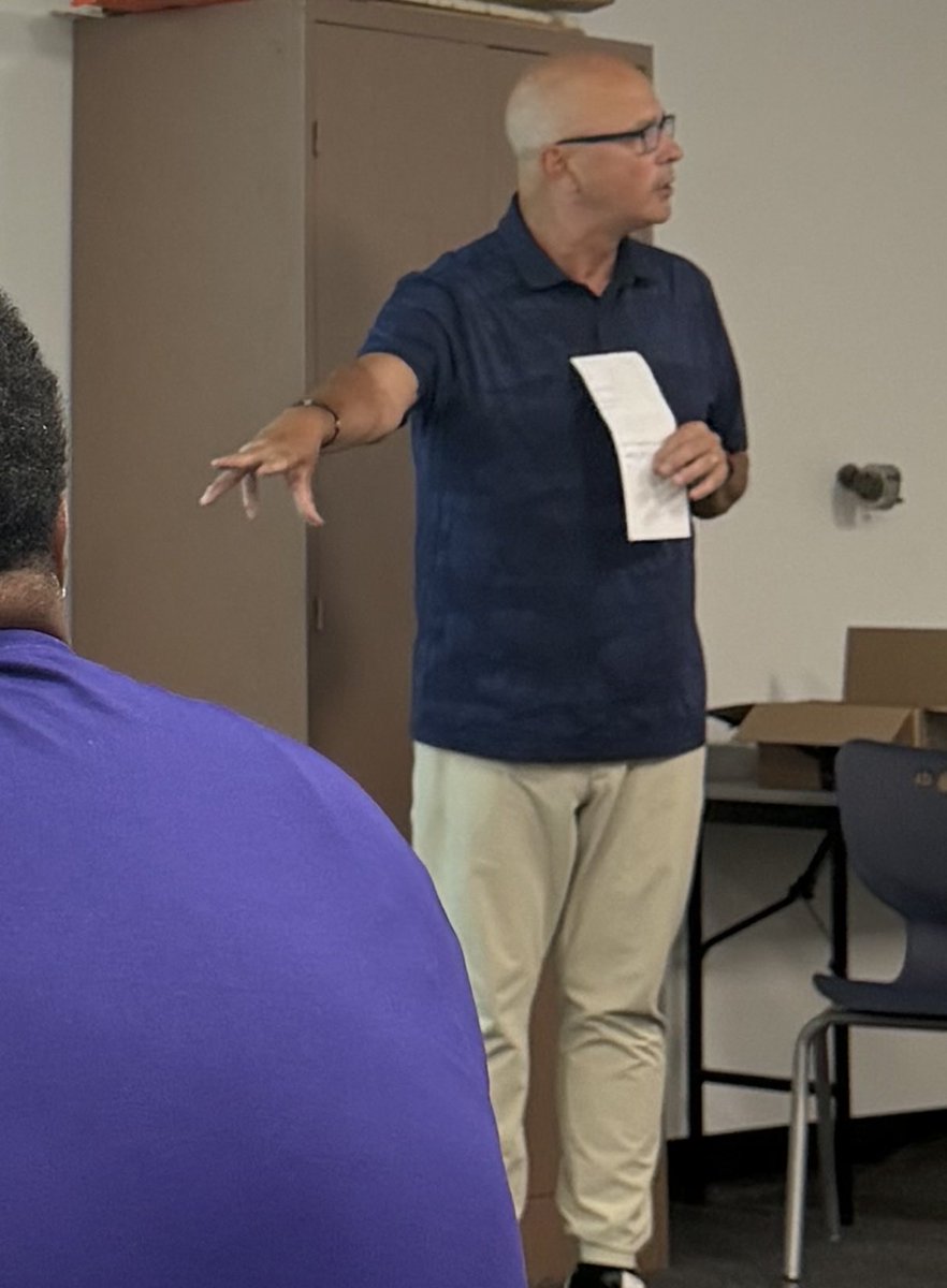 _Coach_Thompson's tweet photo. 40+years of coaching, now doing TV and more, Greg Herenda giving back to the game “From a Different Perspective.” 👊 https://t.co/adFvYEEo9T