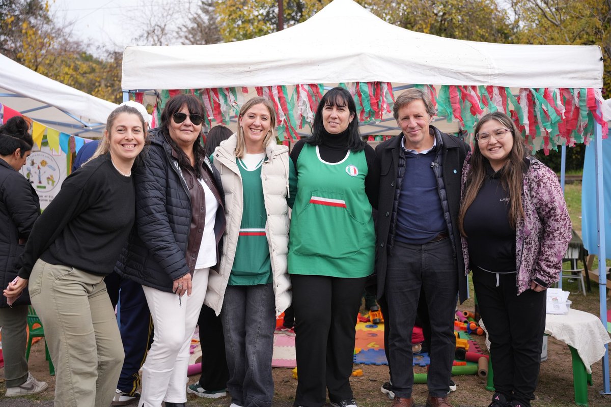 jaimemendezh's tweet photo. Hoy, en el Corredor Aeróbico, celebramos el día de los Jardines de Infantes junto a docentes, chicos y familias de distintos barrios
Con la temática “Superhéroes” compartimos juegos, shows y propuestas educativas para toda la comunidad #SanMiguel https://t.co/uoWhYm49lz