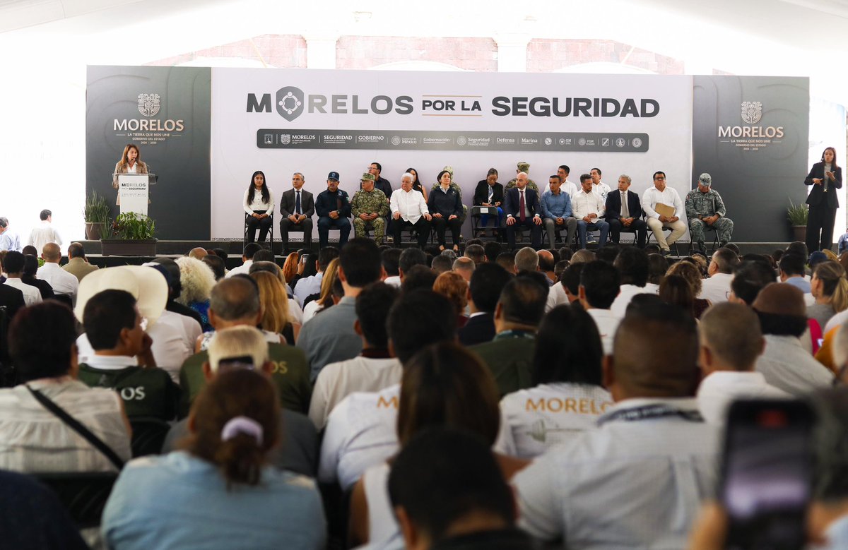 margarita_gs's tweet photo. Hoy presentamos la estrategia estatal “Morelos por la Seguridad”, sustentada en cuatro ejes fundamentales: prevención, inteligencia, coordinación absoluta y atención a las causas.

Nuestro estado vive una nueva etapa de coordinación, unidad y recuperación de la paz, donde instituciones, ciudadanía y los tres órdenes de gobierno trabajamos juntos para fortalecer la seguridad desde el territorio y con cercanía. 

“Morelos por la Seguridad” es una estrategia integral alineada a la política nacional de seguridad de nuestra presidenta @Claudiashein, que nos permitirá seguir construyendo un estado con paz, tranquilidad y bienestar.

Desde la Mesa de Construcción de Paz y Seguridad seguiremos trabajando de manera permanente, con firmeza y compromiso en beneficio de las familias morelenses. 

#MorelosPorLaSeguridad