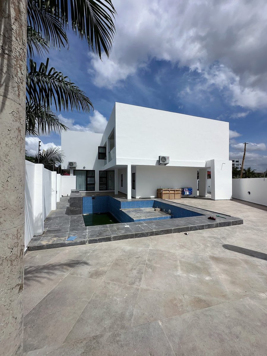 DHRPROPERTYSLTD's tweet photo. Ultra Modern 4 Bedrooms House With Bq &amp; Pool For Sale

📍Adjiringanor 

$550,000
📞0244127266 https://t.co/RanDIE7y25