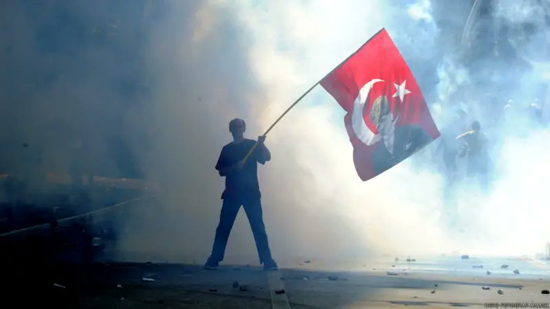 Sarpozt's tweet photo. Halkın onurlu direnişi 13 yaşında !
#Gezi13Yaşında https://t.co/B1WTFqHuNR