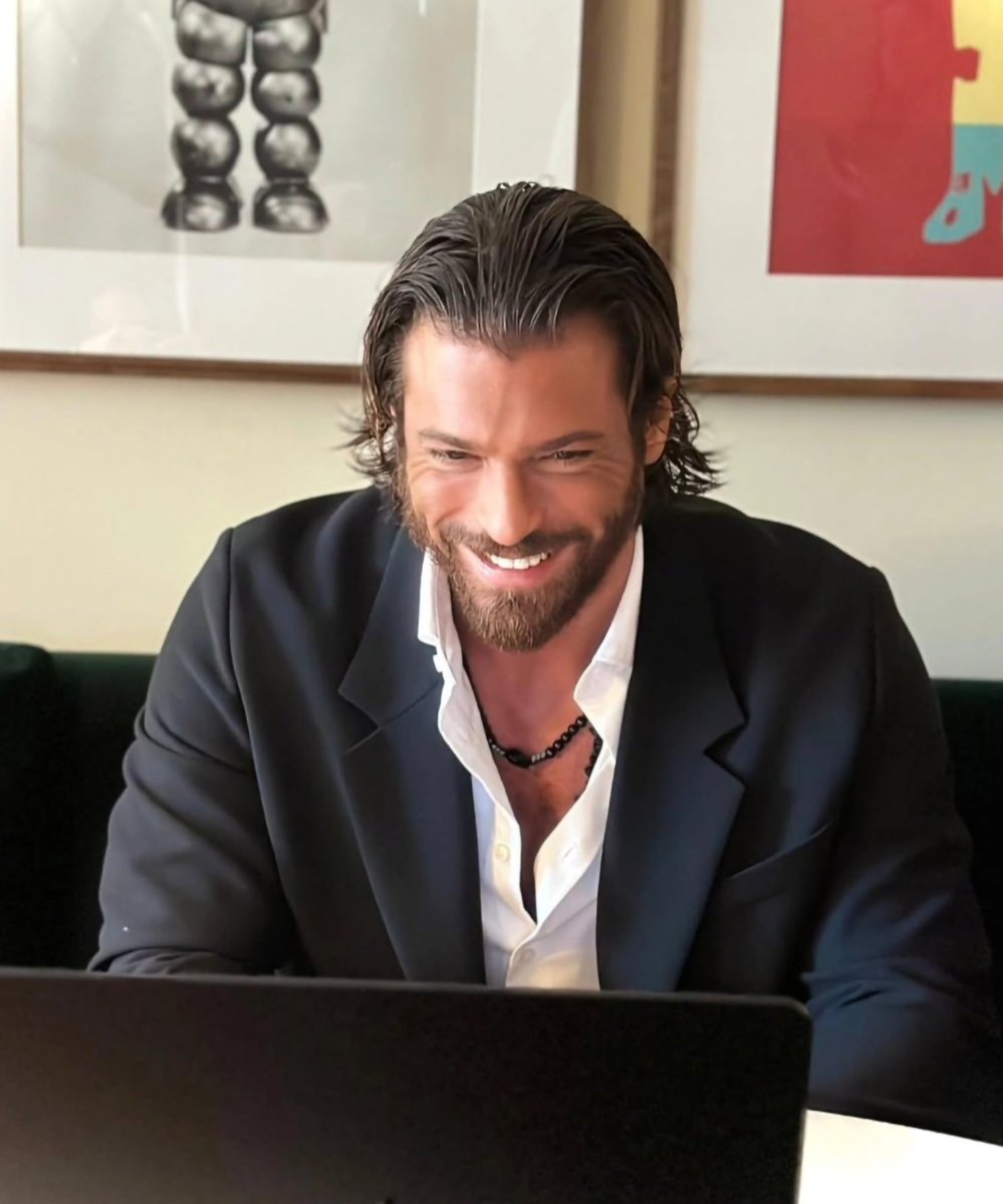 amour_penelope's tweet photo. @BelenCodesido Hola Belén 😘 
Habría que decretar un dia de Hoy Solo Lo Que Suma 😉😁💕
#CanYaman  ♾️ https://t.co/DGXnsp6rhK