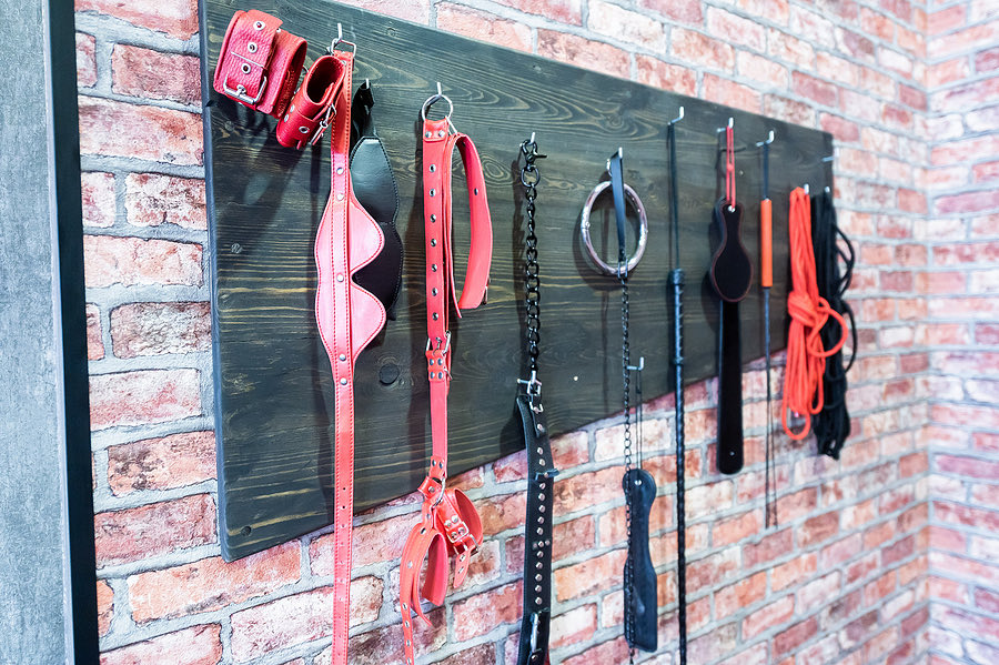 GenuineDom's tweet photo. A BDSM scene is a negotiated period of time where two or more people intentionally engage in kink, power exchange, sensation play, emotional intensity, ritual, or some combination of these.
What makes something a scene is not the specific activity. It’s the intention behind it!🖤 https://t.co/dcn9ClAY2l