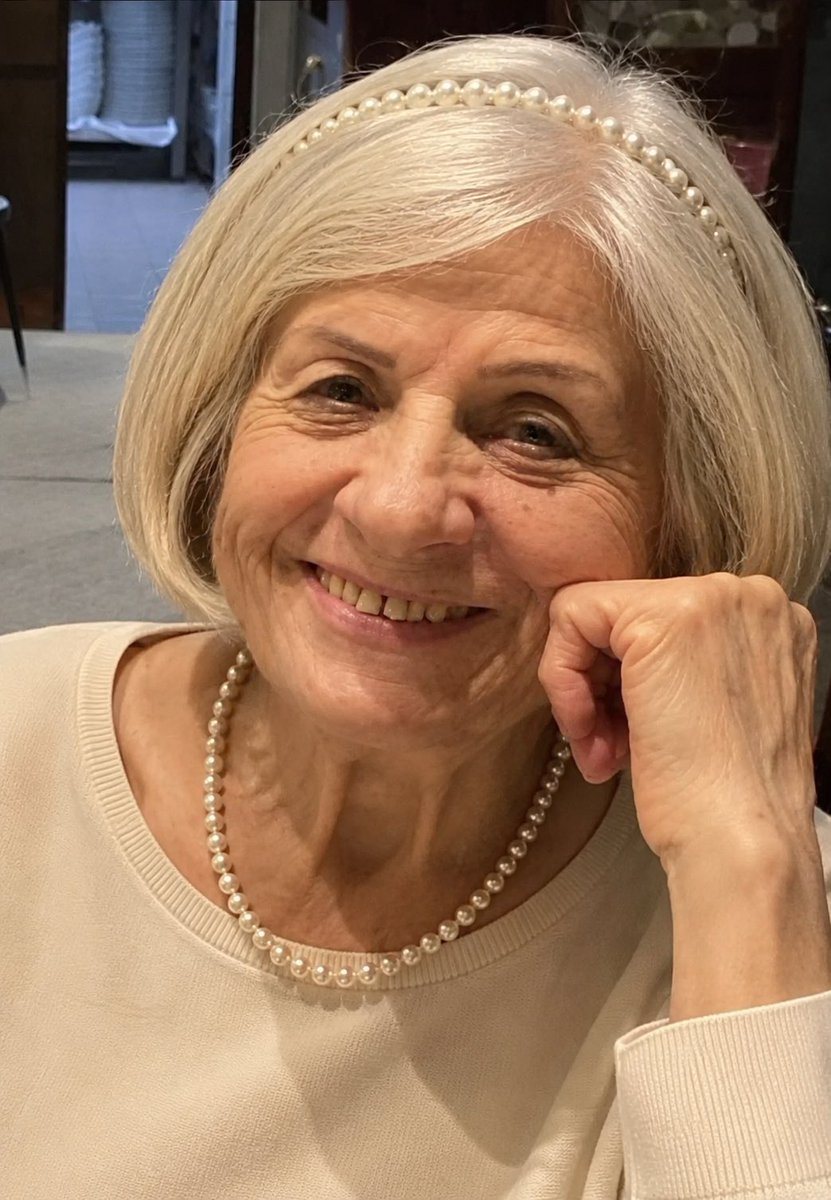 ailinghane's tweet photo. Grandma 🥲💔 https://t.co/gq5MkW7XqR