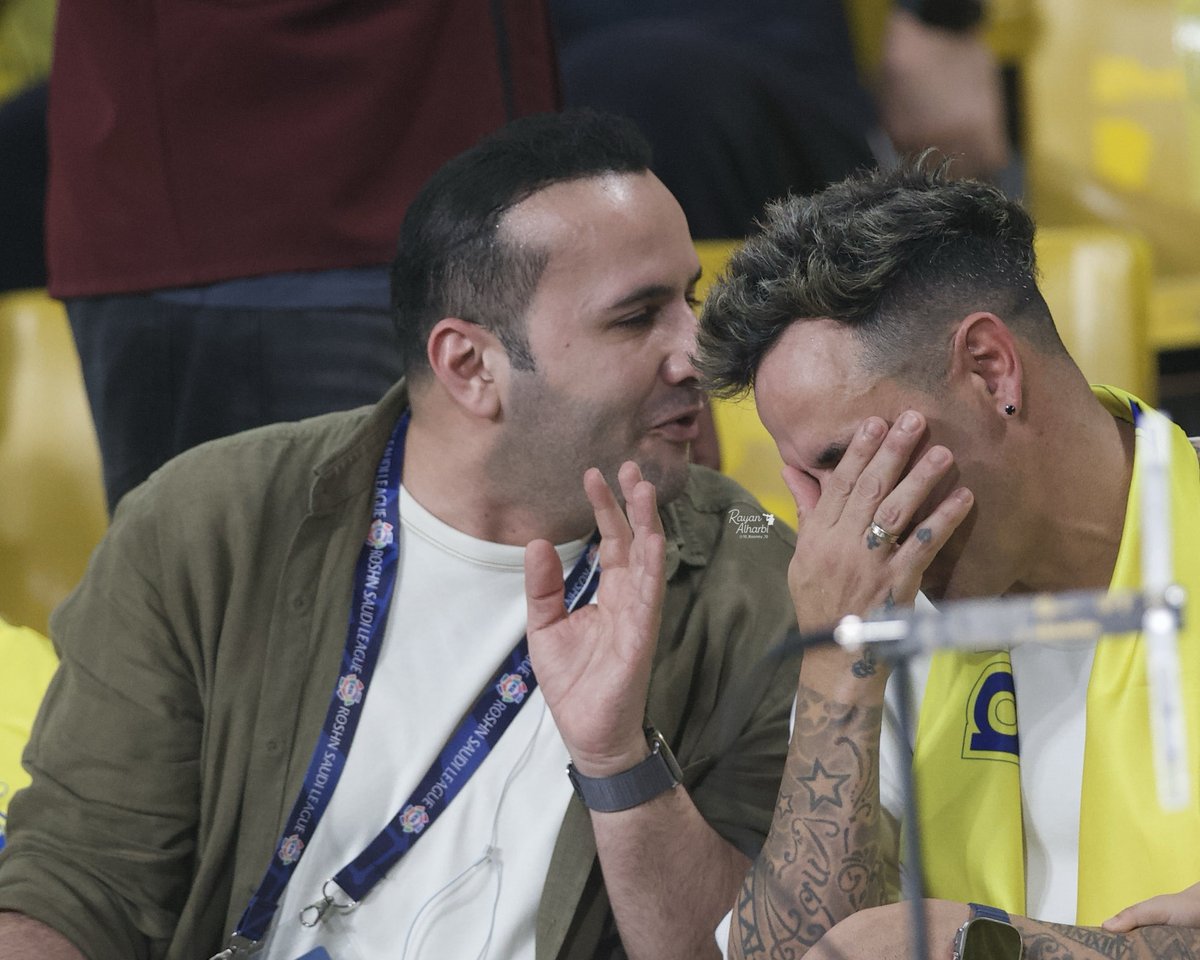 10_Rooney_10's tweet photo. المراسل المتألق:خالد العرافه مع لاعب النصر السابق فابيان 

#تصويري
#تصوير_روني https://t.co/Xg0GZZdn1Q