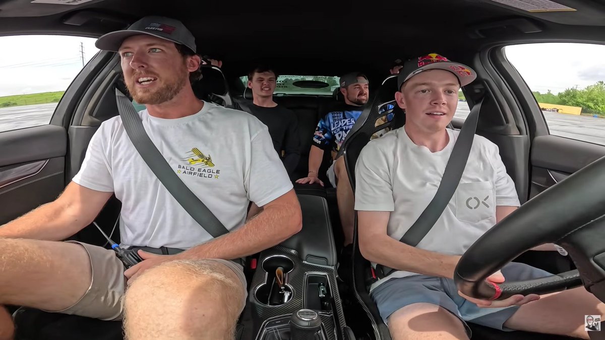 ze_cookie47's tweet photo. @jesselovejr1 @StenhouseJr did connors drifting scare you guys that bad https://t.co/pDYI2F0M32