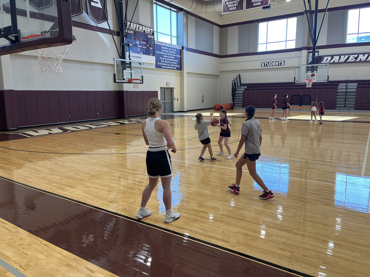 DHS_GHoops's tweet photo. Day 3! These girls are ballin’! Very impressive work ethic and coach-ability! #BTP https://t.co/g78G0WYC7s