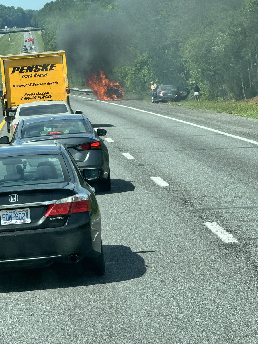 _RareDefined's tweet photo. Can’t tell folks what to buy but, I’d stop buying Kia if I could advise. 

They really be out here catching on fire. 🤯⚠️ https://t.co/FxOCTIZkNJ