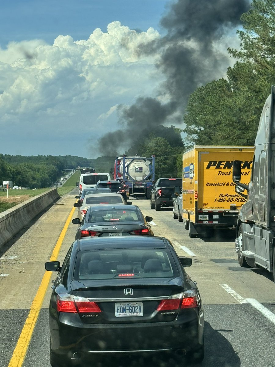 _RareDefined's tweet photo. Can’t tell folks what to buy but, I’d stop buying Kia if I could advise. 

They really be out here catching on fire. 🤯⚠️ https://t.co/FxOCTIZkNJ