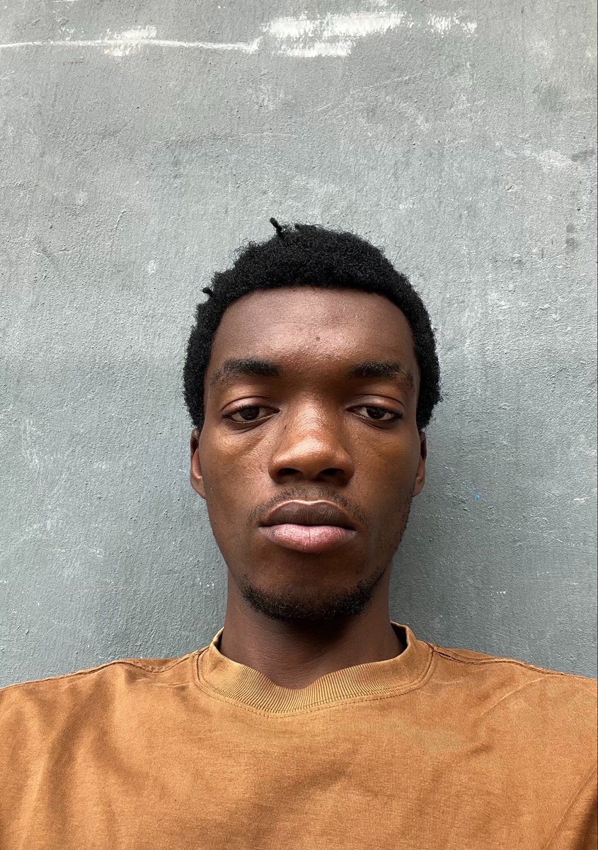 victorxed's tweet photo. This is how I looked before and how I look now. Putting myself out here is hard  but I don’t have any other option. I really need help ❤️‍🩹 https://t.co/gAmJdhMeVx