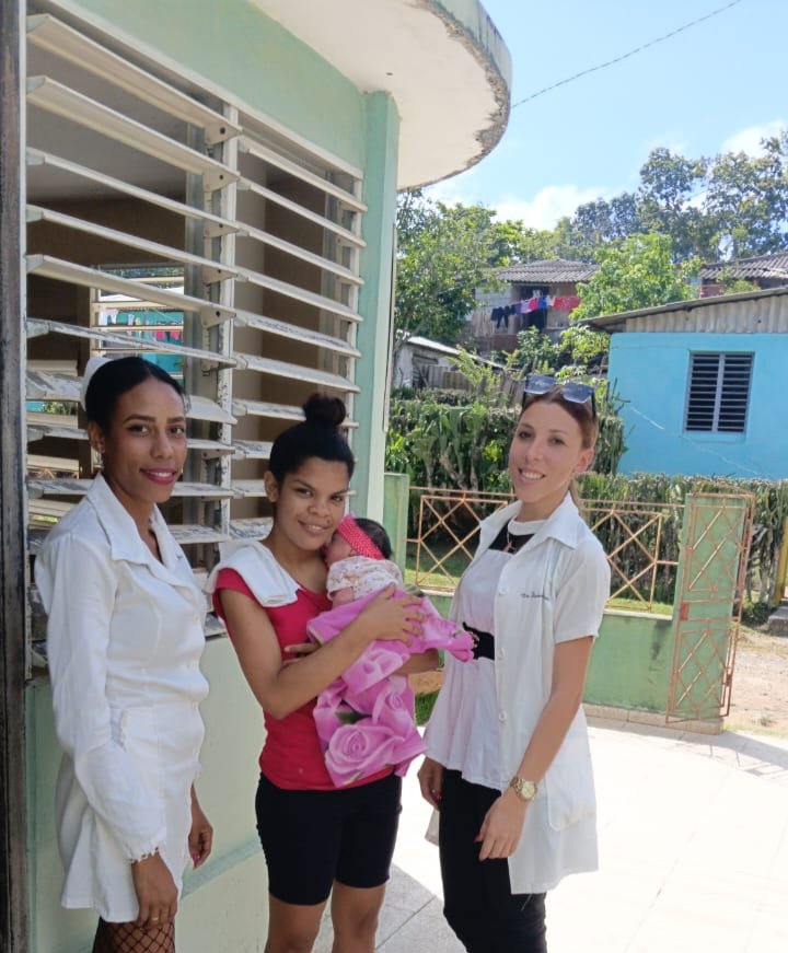 GeneralSagua's tweet photo. Se desarrolla en el CMF Chivo 1, recibimiento en el Área de la Recién Nacida Suliet Arias Anache, 5 días, también se realiza  Charla Educativa con las adolescentes y madres jóvenes sobre  la Prevención del Embarazo en la Adolescencia así como las Infecciones de Transmisión Sexual https://t.co/zTmA6s7bkH