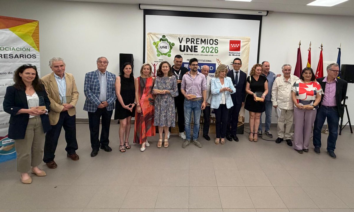 OrlandoChaconT's tweet photo. 🏆 Hoy he participado en los V Premios UNE 2026 en la @FivVillaverde, una cita para reconocer el talento y el trabajo de empresas y entidades de nuestro distrito.

Mi enhorabuena a  Engracia Hidalgo @engra9 por su merecido reconocimiento institucional. Y a todos los participantes https://t.co/QmVAnGduXY