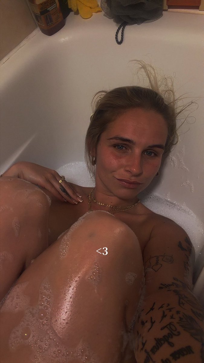 KourtneyT97's tweet photo. Is bath time your favourite time of the day 💦 🫧👀 https://t.co/vjeuQ5zdke
