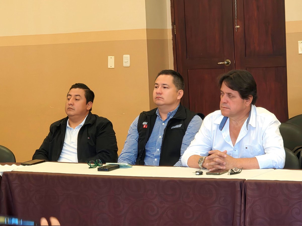 ECU911Ambato's tweet photo. 📍 #Riobamba | El @AlvaroLopez911, Jefe Local del @ECU911_, participó en el Comité Provincial de Prevención de Drogas, espacio destinado a fortalecer estrategias para la seguridad ciudadana.  

Desde el #ECU911 se aportó con información estadística, que servirá como insumo para la toma de decisiones y la definición de acciones para la reducción del consumo de drogas en #Chimborazo.