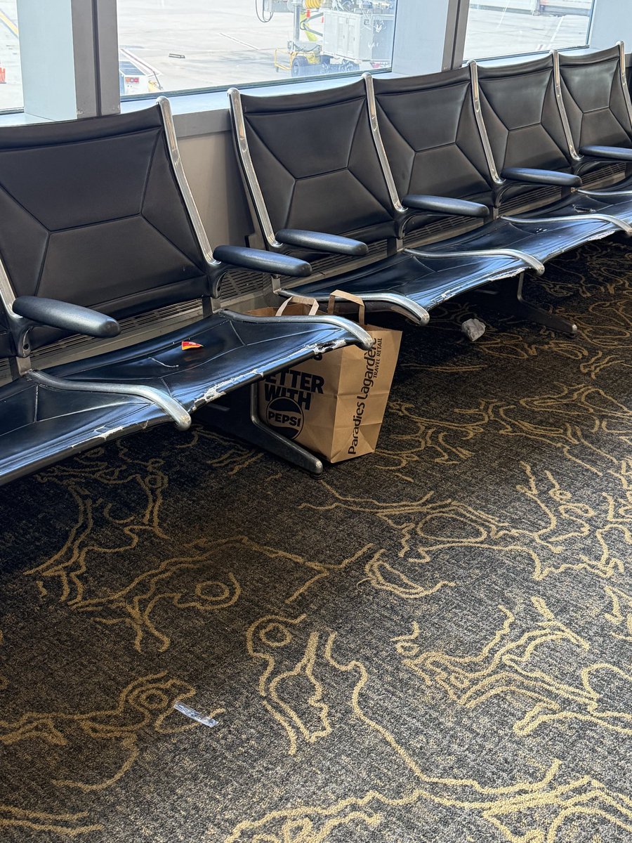 mwtfreeman's tweet photo. @Bradley_Airport  love the airport and convenience of it but can we do a bit better? Trash everywhere, ripped and broken seating. Terminal A https://t.co/aaSCzgUKpN