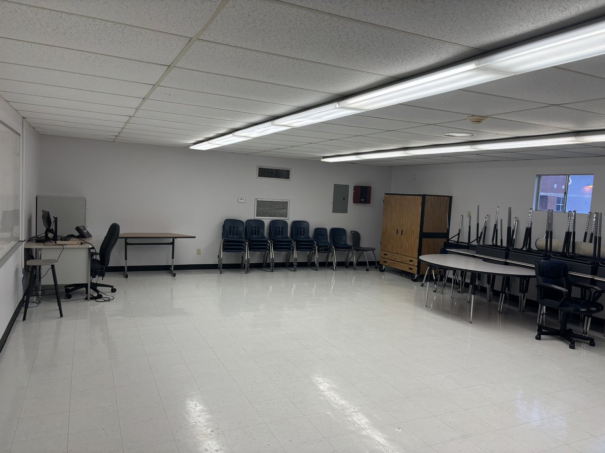 MSacksFBISD's tweet photo. I successfully completed my first year teaching. 

Bittersweet to say goodbye to @JSES_Stallions. So thankful for everything this campus gave me during my first year in the classroom.

Excited for a new chapter next year at @QVE_Eagles https://t.co/ibuwmJf0DS