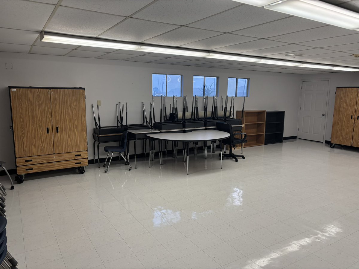 MSacksFBISD's tweet photo. I successfully completed my first year teaching. 

Bittersweet to say goodbye to @JSES_Stallions. So thankful for everything this campus gave me during my first year in the classroom.

Excited for a new chapter next year at @QVE_Eagles https://t.co/ibuwmJf0DS