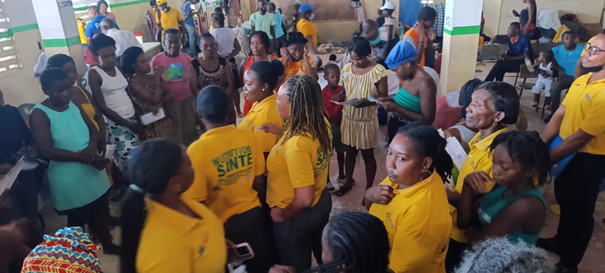 OCCEDH1's tweet photo. Face au déplacement massif et forcé des populations de la Plaine du Cul-de-Sac, contraignant de nombreuses familles et enfants à abandonner leurs  maisons,  la section Nutrition de l'OCCED'H intervient, depuis le premier jour, sur plusieurs sites de déplacés et dans les communautés grâce au soutien de ses partenaires, notamment @UNICEFHaiti et @MsppOfficiel . De Wharf Jérémie à Petit Place Cazeau, passant par Cité Soleil, toute l'équipe reste mobilisée pour assister les enfants en difficulté ainsi que leurs familles.

Au cours de ces interventions,  les professionnels de santé ont procédé au dépistage des cas de malnutrition ainsi qu'à la prise en charge ambulatoire des enfants atteints de malnutrition aiguë. 

L'OCCED'H continue de se mobiliser pour protéger la santé et le bien-être des enfants les plus vulnérables. 

@OCHAHaiti   #ProtectionDesEnfants  #nutrition #UrgenceHumanitaire #haiti #enfance