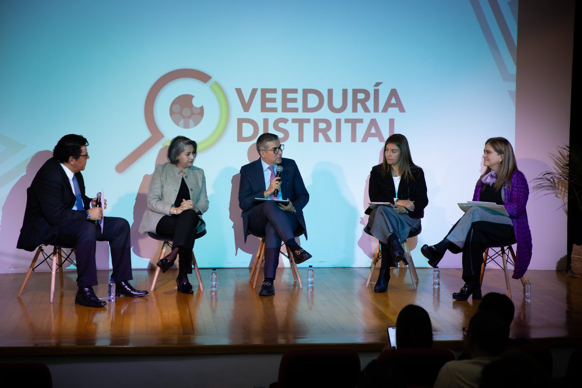 AuditoriaGen's tweet photo. El Auditor Auxiliar, Oduber Alexis Ramírez Arenas, participó en la presentación del ranking de empresas del distrito de la @VeeduriaBogota 

En esta jornada se analizó la importancia del gobierno corporativo, la confianza pública y la articulación institucional, entre otros. https://t.co/yJVQWxUqjW
