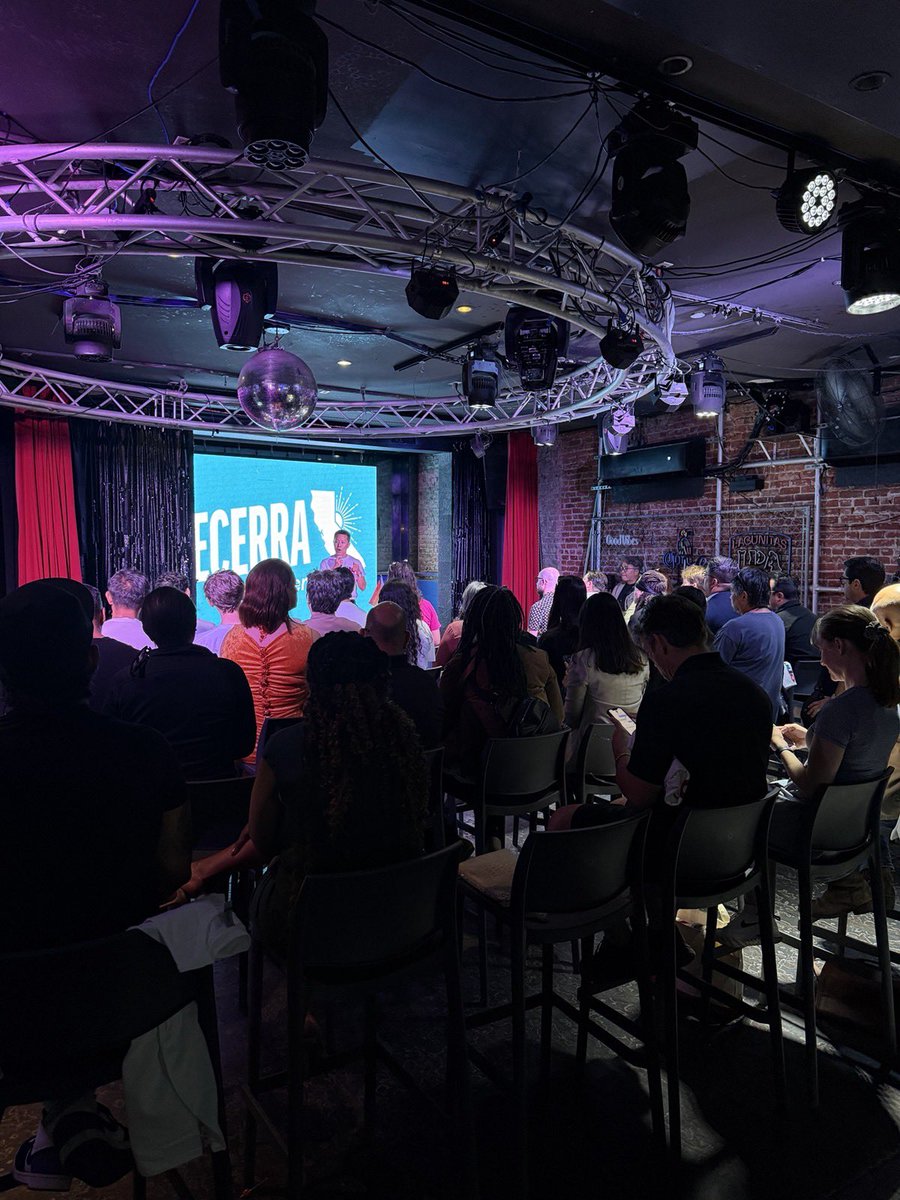 junderland's tweet photo. @MattFinnFNC Full house at the iconic Micky’s in West Hollywood for Xavier Becerra! https://t.co/JJz2lUerhz