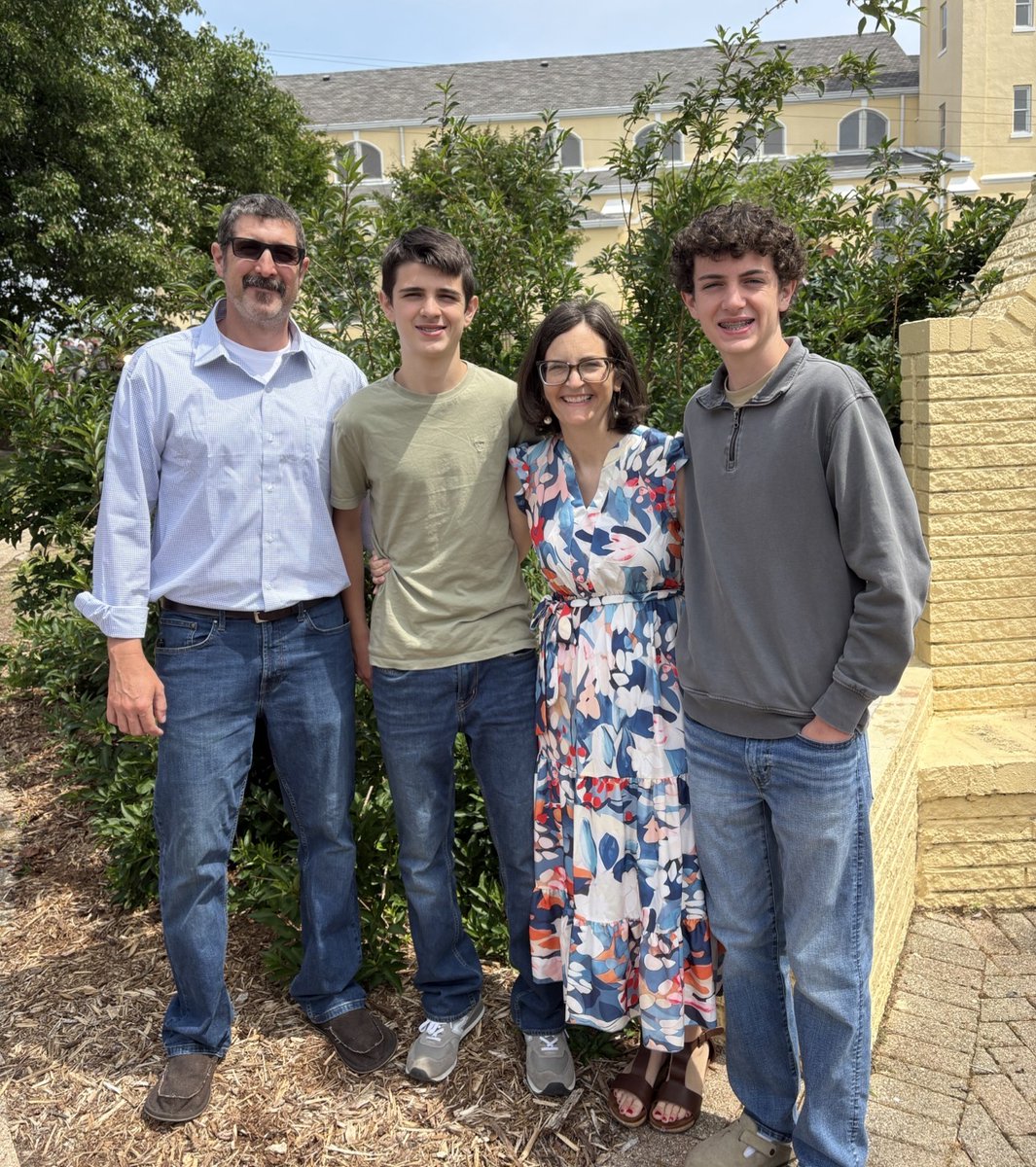 GravesCo's tweet photo. Fowler Named Principal at Fancy Farm Elementary, A Familiar Face to the Flock

Read the full story on our website:
https://t.co/AaO4xS4iqV https://t.co/57LZBZWWfm