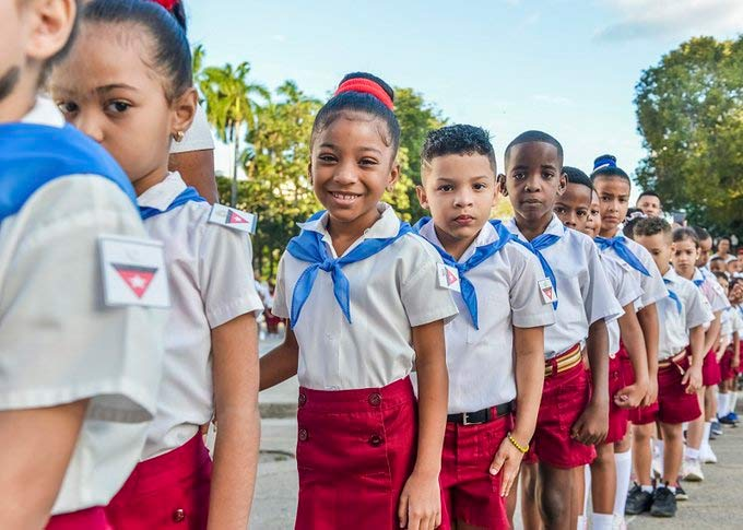 OmnibusCuba's tweet photo. “Sin combustible no se pudieron organizar los servicios de  transportación de los estudiantes de las escuelas especiales..no se pudieran transportar los pacientes de hemodiálisis.."  dijo ministro @E_RdgzDavila en  @mesaredondacuba sobre el impacto de agresión de #EEUU vs #Cuba https://t.co/9KYyc8Wd6W