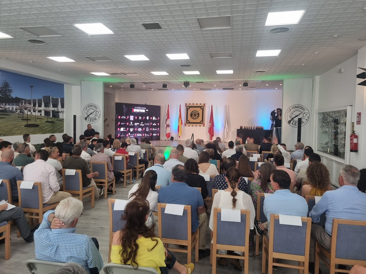 La8Leon's tweet photo. Una vez más muchas gracias a La Venatoria por abrirnos las puertas de su casa para los XI Premios Deportivos 
19 categorías, 19 premiados y 3 medallas y 20 patrocinadores !

El deporte leonés en La8 LEÓN 
Mañana en emisión:
• 16:10 h 
• 22:30 h https://t.co/RC2Vkrdw0c