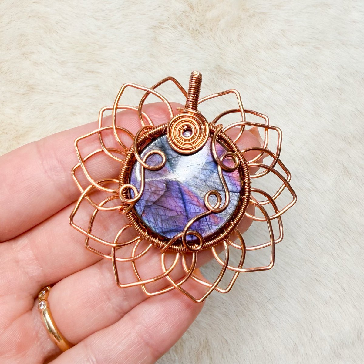 mildhippie's tweet photo. rare flash labradorite sunflower &amp; amethyst with rainbow tourmaline beaded sun pendants will both be on my shop tonight at 8pm eastern time 🌻💜🌞

I can’t wait to see who gets these ahhhh!!! I love them so much!! Set an alarm!! https://t.co/1XJsrXaEfV