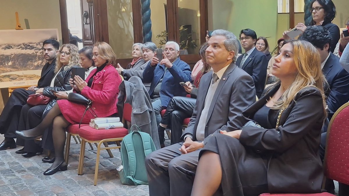 CancilleriaUy's tweet photo. 🇺🇾🤝🇪🇨 Se llevó a cabo la actividad “Rutas de Vida: Ecuador Megadiverso y el Legado de Bonpland”, organizada junto a la @EmbajadaEcuURY . 

📜🔍 La embajadora @isabelwagner_ec expuso sobre la megadiversidad ecuatoriana. Además, el investigador Alejandro Yemini  repasó la histórica expedición del naturalista francés Aimé Bonpland. 

#Cultura #Diplomacia #Ecuador #Uruguay
