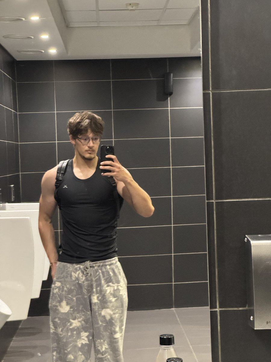 steveisfrench's tweet photo. It’s actually crazy how much you can change your body in a year when I look back at old photos of myself I’m actually shocked https://t.co/lGQVGccuAW