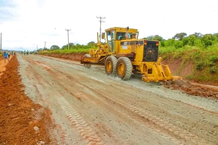 EgaduSamuel42's tweet photo. 🚧 ENGINEERING QUESTION OF THE DAY 👷🏽‍♂️
Soil Cement Stabilization is carried out to:
A. Increase soil strength and durability
B. Reduce soil plasticity and swelling
C. Improve load-bearing capacity
D. All of the Above
💡 What is the main purpose of mixing cement with soil?
Drop your answer in the comment section 👇📚
👍 Do well to like and follow our page for more engineering questions, site practicals, and civil engineering updates. 🚧