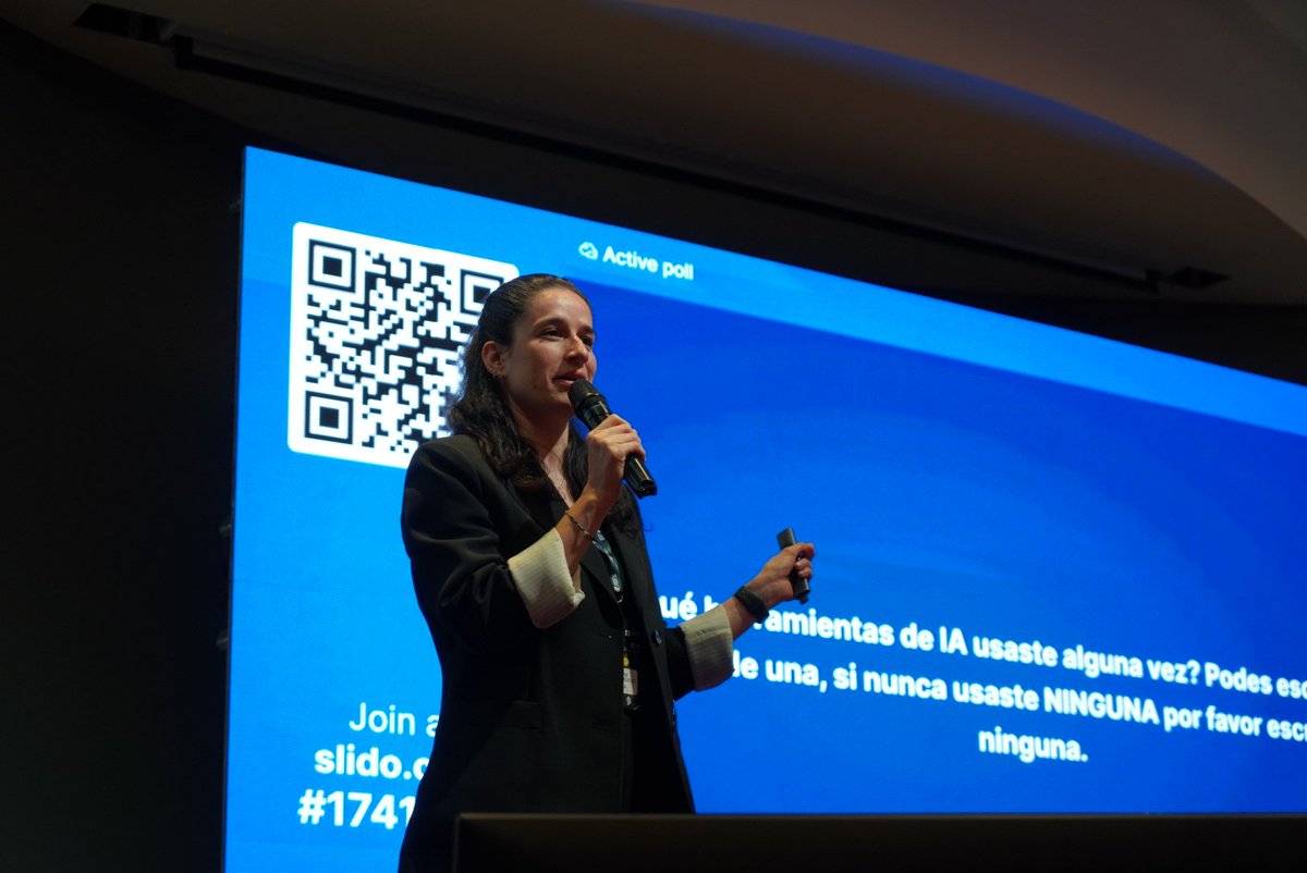 endofocus_uro's tweet photo. Cerrando la tarde con @urolo_ga: "Cómo uso la inteligencia artificial para optimizar mi día a día como uróloga"

La IA no es el futuro... es el presente que cada especialista puede empezar a incorporar hoy. #EndoFocus2026 #IAenEndourología https://t.co/TioYZuSTQC