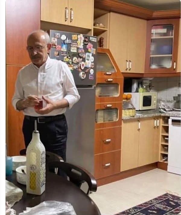 nesuscambe_'s tweet photo. @kilicdarogluk Mutfağını değiştiremeyen guguk kuşu CHP'yi değiştirmeye çalışıyor  

Başımıza yedi bela Hüsnü müsün dayı? https://t.co/l0CW7OQnAE
