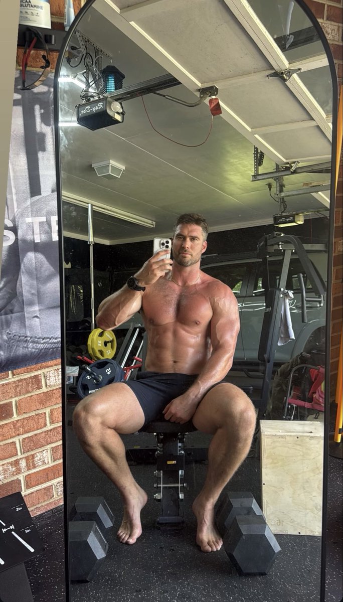 hunterwestfalI's tweet photo. Locked in for summer, who’s with me? 🔒 https://t.co/OfdxQX7GHm