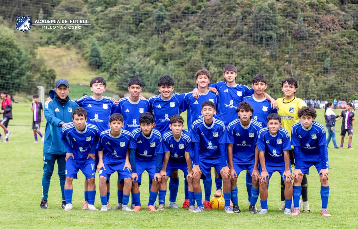 MFCAcademia's tweet photo. 💙⚽ Les presentamos a nuestro Equipo Oficial 2010 B Plan Embajador de la Sede Norte, liderado por el profe Cristian Caicedo Ⓜ️🔥

Con disciplina, pasión y compromiso, nuestros Embajadores dejan todo en cada reto de Difutbol, Liga y Copa Metropolitana 💪 https://t.co/GBjiK7Qt9N