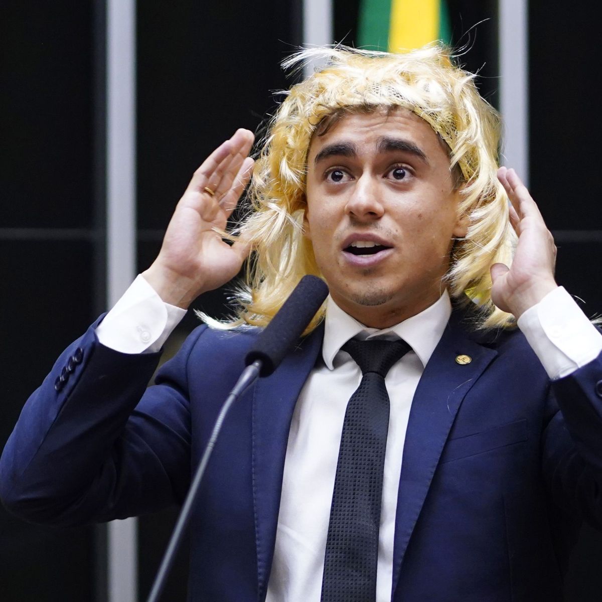 luciane's tweet photo. @LiebeImmerGer @OGloboPolitica Realmente, não é difícil https://t.co/vLAYzXvvxN