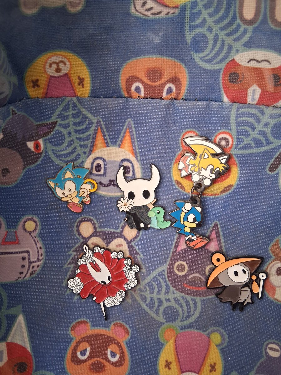 Tails_Crossing's tweet photo. @NoDiscordia Yo tengo ese pin del Knight en mi mochila https://t.co/hTjpOJjRGo
